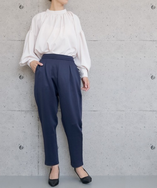 aquagarage(アクアガレージ)の「リラクシーテーパードパンツ(その他パンツ・レディース・ネイビー/ブラック・M2/S/LL/L/M)」の8枚目の写真