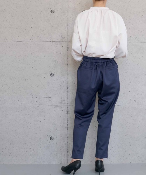 aquagarage(アクアガレージ)の「リラクシーテーパードパンツ(その他パンツ・レディース・ネイビー/ブラック・M2/S/LL/L/M)」の9枚目の写真