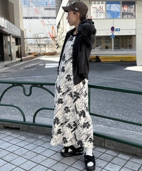 NIKE(ナイキ)の「(NIKE)AIR MAX ISLA SANDAL(サンダル・レディース・ブラック/ホワイト/オフホワイト・24.0cm/25.0cm/23.0cm/23cm/24cm/25cm)」の15枚目の写真