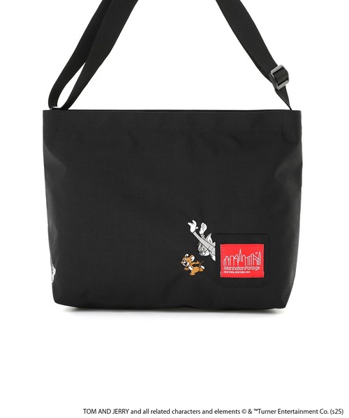 Manhattan Portage(マンハッタンポーテージ)の「Clearview Shoulder Bag Back Pocket / TOM AND JERRY / 85TH(ショルダーバッグ・レディース・ブラック・MEDIUM)」の2枚目の写真