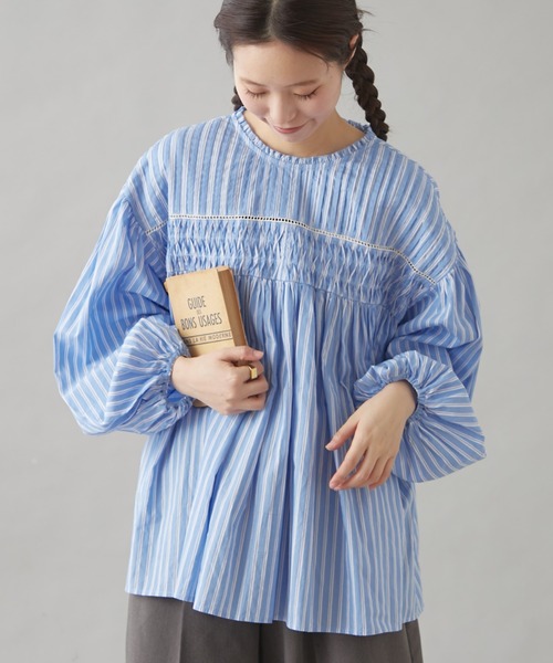 GEVACO（ゲバコ）の「【GEVACO】ピンタックボリュームスリーブブラウス（シャツ/ブラウス・レディース・ネイビー/ブルー/ホワイト・ONE SIZE）」の4枚目の写真