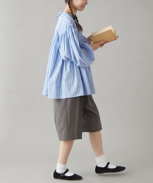 GEVACO（ゲバコ）の「【GEVACO】ピンタックボリュームスリーブブラウス（シャツ/ブラウス・レディース・ネイビー/ブルー/ホワイト・ONE SIZE）」の11枚目の写真