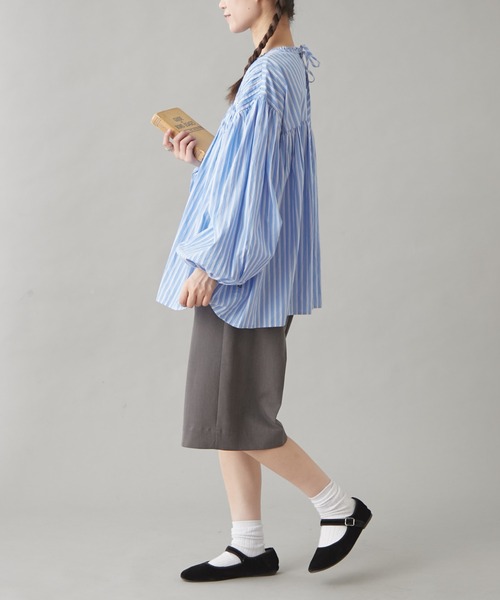 GEVACO（ゲバコ）の「【GEVACO】ピンタックボリュームスリーブブラウス（シャツ/ブラウス・レディース・ネイビー/ブルー/ホワイト・ONE SIZE）」の12枚目の写真