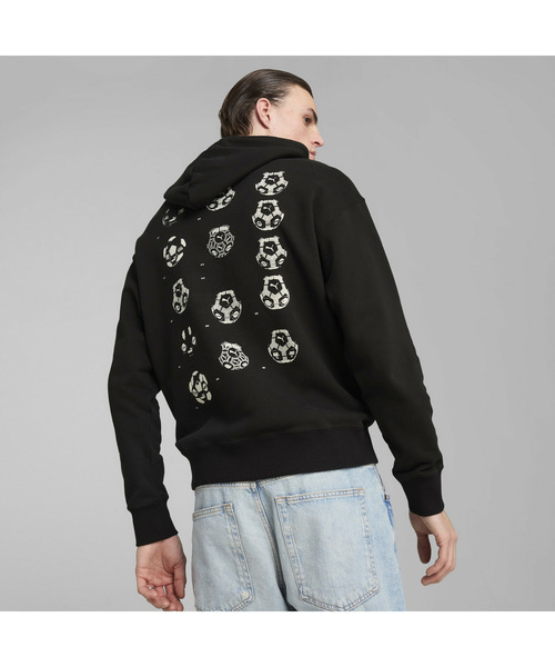 PUMA（プーマ）の「PUMA プーマ メンズ グラフィックス フットボール フーディ（パーカー・メンズ・ライトグレー/ブラック・LARGE/X-LARGE/MEDIUM/SMALL）」の5枚目の写真