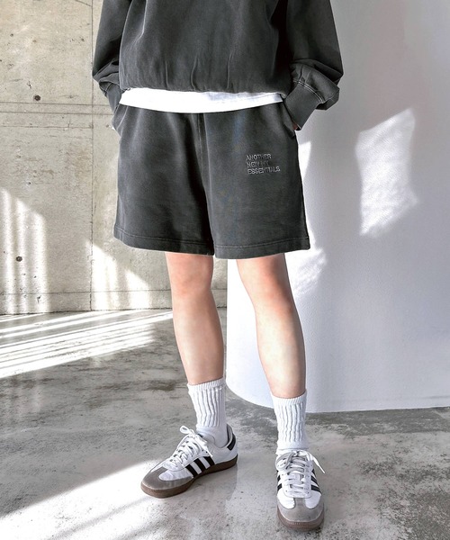 ANME(アンメ)の「ピグメント加工ANMEエンブロイダリーロゴスウェットショートパンツ(スウェットパンツ・レディース・ブラック/ベージュ/ネイビー・M/L/XL/XXL)」の2枚目の写真