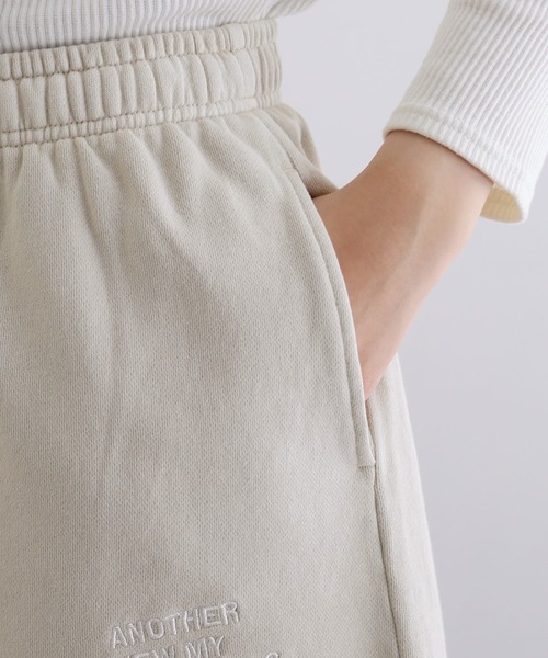 ANME(アンメ)の「ピグメント加工ANMEエンブロイダリーロゴスウェットショートパンツ(スウェットパンツ・レディース・ブラック/ベージュ/ネイビー・M/L/XL/XXL)」の21枚目の写真