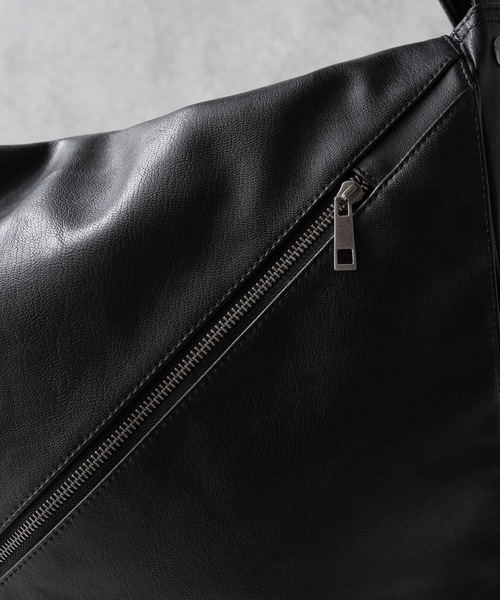 cii（シー）の「Slash zip shoulder bag/スラッシュジップショルダーバッグ（ショルダーバッグ・メンズ・ブラック/ブラック系その他2/ブラック系その他・FREE）」の9枚目の写真