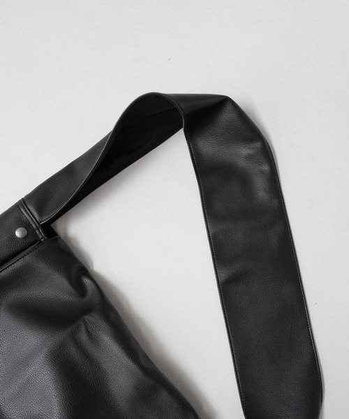 cii（シー）の「Slash zip shoulder bag/スラッシュジップショルダーバッグ（ショルダーバッグ・メンズ・ブラック/ブラック系その他2/ブラック系その他・FREE）」の17枚目の写真