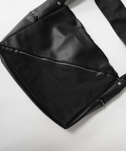 cii（シー）の「Slash zip shoulder bag/スラッシュジップショルダーバッグ（ショルダーバッグ・メンズ・ブラック/ブラック系その他2/ブラック系その他・FREE）」の16枚目の写真