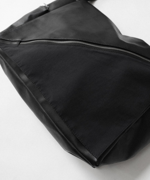 cii（シー）の「Slash zip shoulder bag/スラッシュジップショルダーバッグ（ショルダーバッグ・メンズ・ブラック/ブラック系その他2/ブラック系その他・FREE）」の21枚目の写真