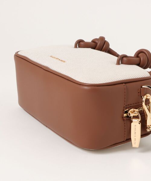台湾 CHARLES&KEITH Sammie ジッパートートバッグ CHARLES ＆ KEITH トートバッグ Sammie サミー ノットハンドル