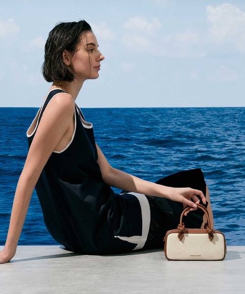 CHARLES & KEITH◆Sammie サミー ノット バックパック◆送料込 Sammie サミー ノットハンドルイロンゲイティッドバッグ - Cream