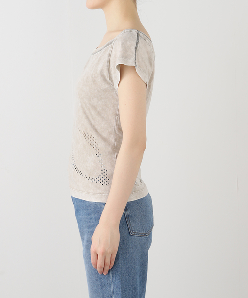 MSCHF（ミスチーフ）の「【Geek Office / ギークオフィス】MSCHF / ミスチーフ ブリーチ ワイド ネック T（Tシャツ/カットソー・レディース・ベージュ/レッド/ブラック・SMALL）」の8枚目の写真