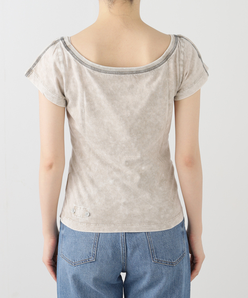 MSCHF（ミスチーフ）の「【Geek Office / ギークオフィス】MSCHF / ミスチーフ ブリーチ ワイド ネック T（Tシャツ/カットソー・レディース・ベージュ/レッド/ブラック・SMALL）」の9枚目の写真