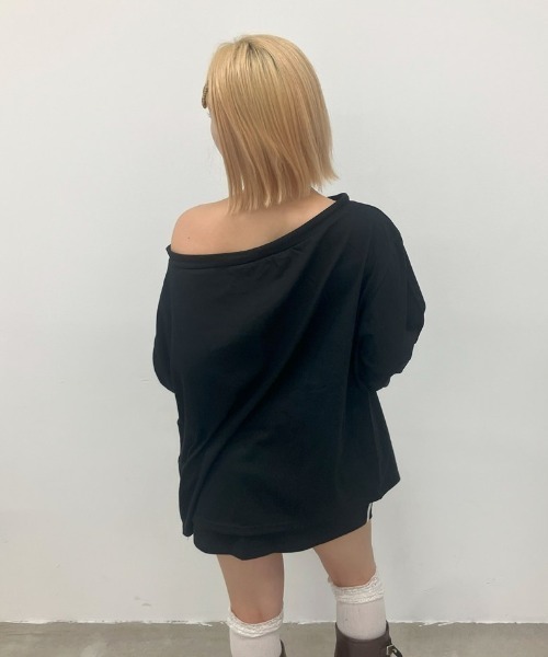 .KOM(ドットコム)の「A'GEM/9 × .kom 『.KOM/ドットケーオーエム』 オフショルダープリントトップス(その他トップス・レディース・ブラック/グレー・FREE)」の5枚目の写真