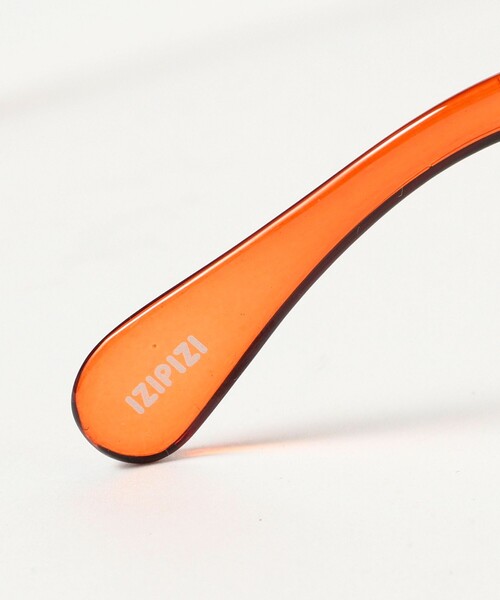 BRILLA per il gusto（ブリッラペルイルグースト）の「IZIPIZI / スタジアムコレクション READING C リーディンググラス（メガネ・メンズ・オレンジ・1.0/1.5/2.0）」の4枚目の写真