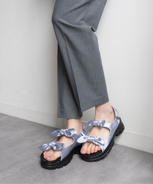 Fabby fabby（ファビィーファビィー）の「スニーカーソールリボンベルトサンダル（サンダル・レディース・シルバー/ブラック・LARGE/MEDIUM）」の12枚目の写真