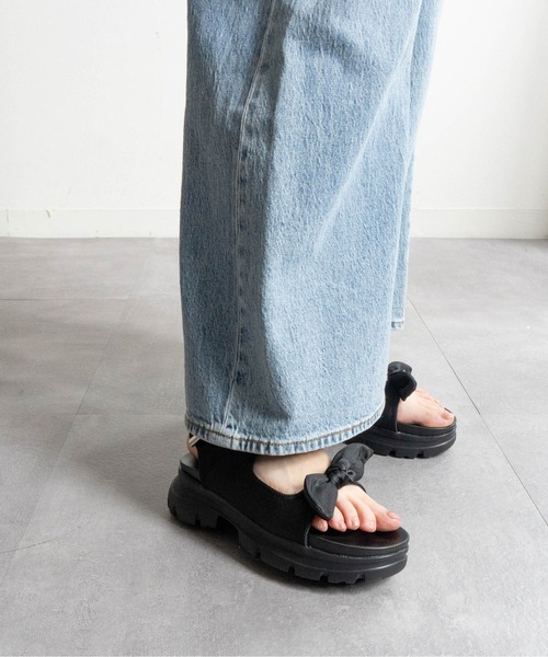 Fabby fabby（ファビィーファビィー）の「スニーカーソールリボンベルトサンダル（サンダル・レディース・シルバー/ブラック・LARGE/MEDIUM）」の16枚目の写真