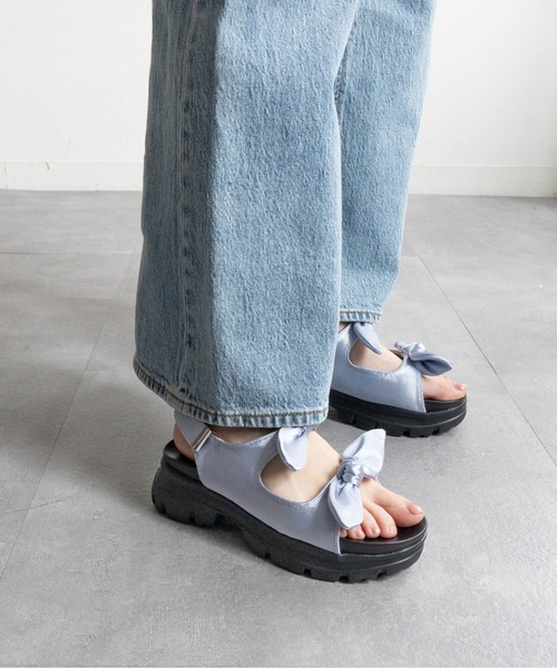 Fabby fabby（ファビィーファビィー）の「スニーカーソールリボンベルトサンダル（サンダル・レディース・シルバー/ブラック・LARGE/MEDIUM）」の17枚目の写真