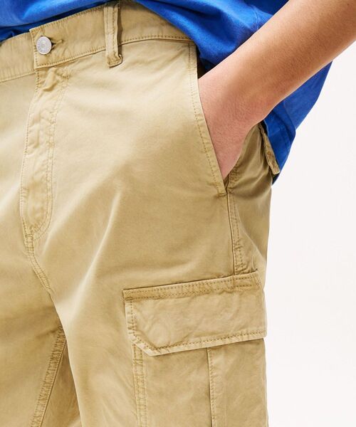 tommy jeans(トミー ジーンズ)の「ツイルレギュラーカーゴショーツ(その他パンツ・メンズ・ベージュ/グリーン・30inch/32inch/34inch)」の7枚目の写真