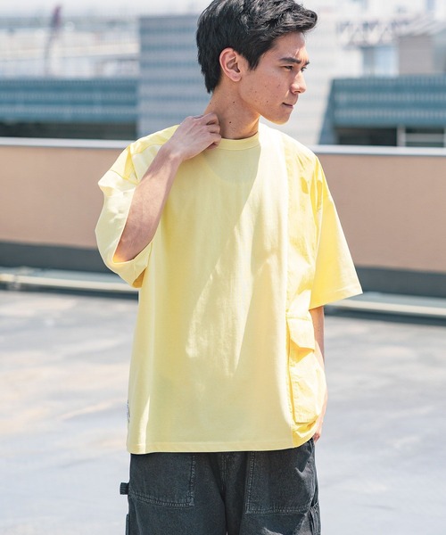 niko and...(ニコアンド)の「異素材アウトポケット付きTシャツ(Tシャツ/カットソー・メンズ・イエロー/ライトグリーン/オフホワイト/グレー・LARGE/MEDIUM)」の4枚目の写真