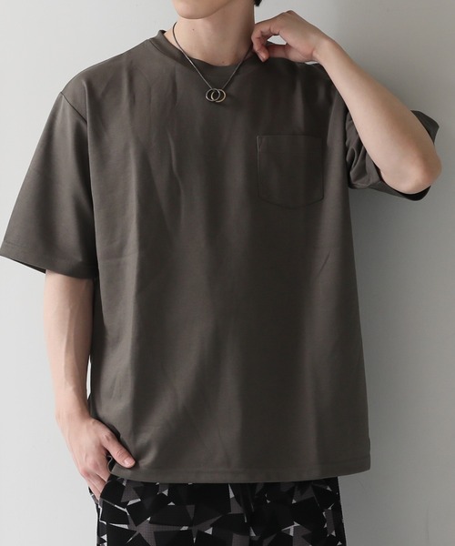 TopIsm(トップイズム)の「ワイドシルエット 吸汗速乾ストレッチ ポケット付き半袖無地Tシャツ(Tシャツ/カットソー・メンズ・ベージュ/ホワイト/カーキ/ブルー/ブラック/チャコール・LL/M/L)」の5枚目の写真