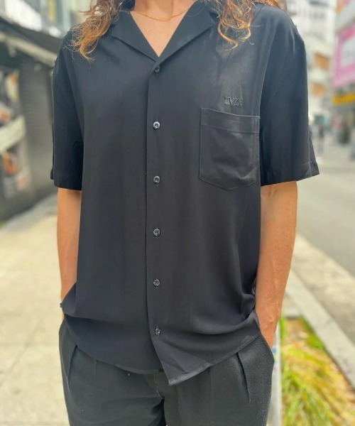 RVCA(ルーカ)の「RVCA メンズ IRON ON SH 半袖シャツ 【2025年夏モデル】/ルーカ総柄胸ポケット半袖ボーリングシャツ(シャツ/ブラウス・メンズ・ブラック系その他/ブルー系その他/ブラック・X-LARGE/SMALL/MEDIUM/LARGE)」の2枚目の写真