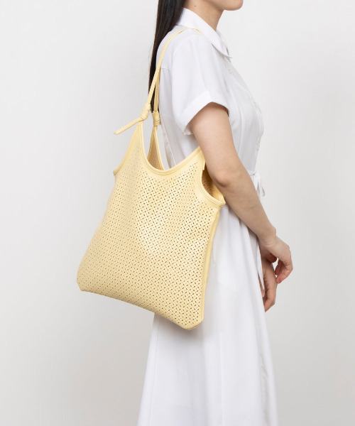 kakatoo（カカトゥ）の「カカトゥ kakatoo / パンチングトートバッグ（トートバッグ・レディース・ブラック/アイボリー/イエロー・FREE）」の3枚目の写真
