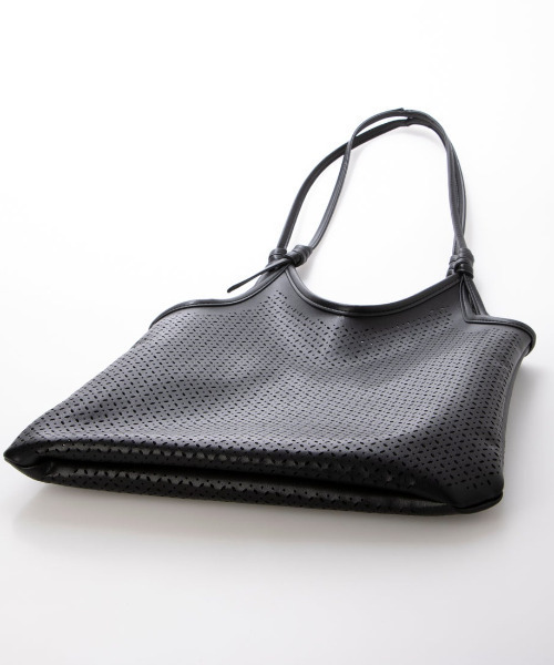 kakatoo（カカトゥ）の「カカトゥ kakatoo / パンチングトートバッグ（トートバッグ・レディース・ブラック/アイボリー/イエロー・FREE）」の19枚目の写真