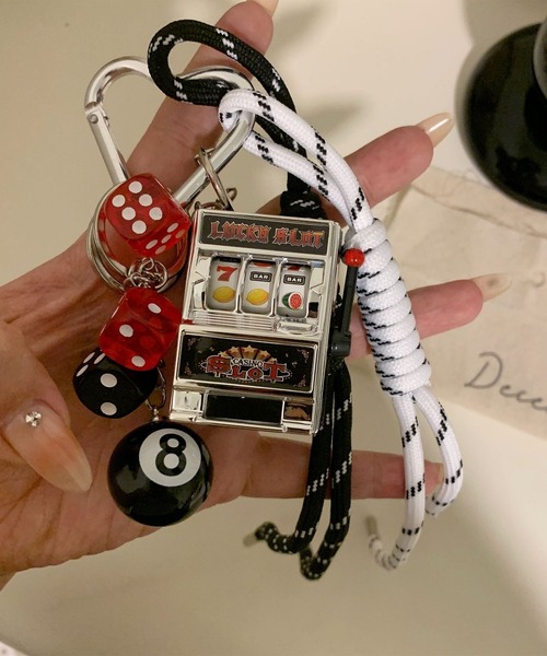 Revo.(レボ)の「スロットモチーフ ハート カラビナ マルチチャーム コード付き キーホルダー バッグチャーム(チャーム・レディース・ホワイト/ブルー/ブラック・FREE)」の17枚目の写真