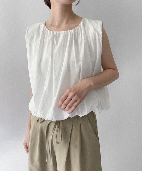 on:nue（オンニュ）の「【on:nue】ギャザーネックボリュームクロップドブラウス（シャツ/ブラウス・レディース・ホワイト/ブラック・FREE）」の2枚目の写真