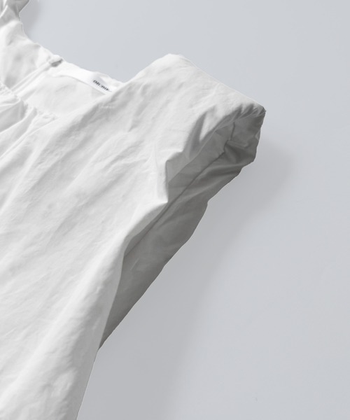 on:nue（オンニュ）の「【on:nue】ギャザーネックボリュームクロップドブラウス（シャツ/ブラウス・レディース・ホワイト/ブラック・FREE）」の6枚目の写真