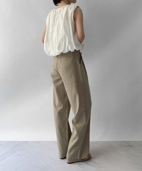 on:nue（オンニュ）の「【on:nue】ギャザーネックボリュームクロップドブラウス（シャツ/ブラウス・レディース・ホワイト/ブラック・FREE）」の17枚目の写真