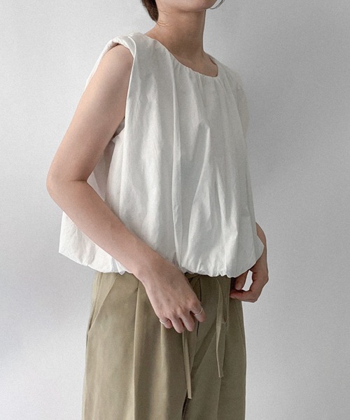 on:nue（オンニュ）の「【on:nue】ギャザーネックボリュームクロップドブラウス（シャツ/ブラウス・レディース・ホワイト/ブラック・FREE）」の10枚目の写真