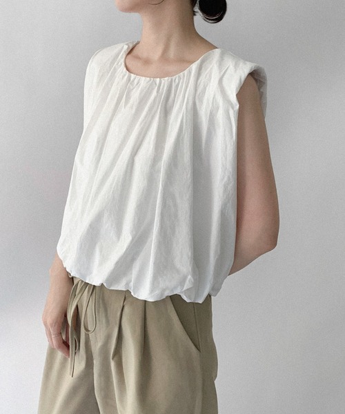 on:nue（オンニュ）の「【on:nue】ギャザーネックボリュームクロップドブラウス（シャツ/ブラウス・レディース・ホワイト/ブラック・FREE）」の9枚目の写真