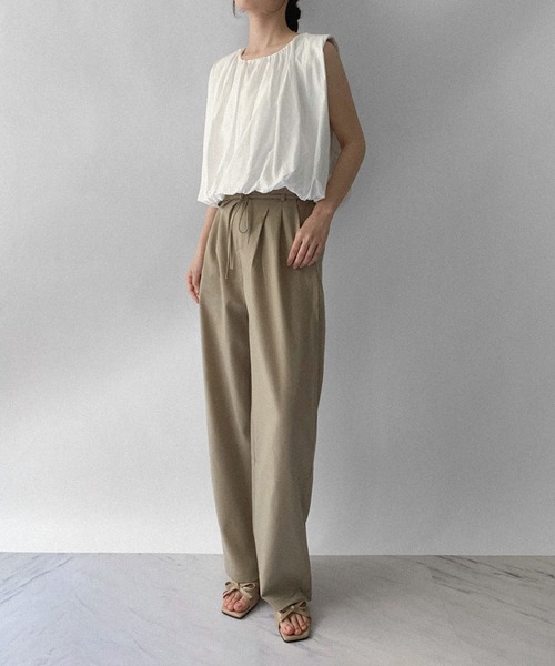 on:nue（オンニュ）の「【on:nue】ギャザーネックボリュームクロップドブラウス（シャツ/ブラウス・レディース・ホワイト/ブラック・FREE）」の11枚目の写真