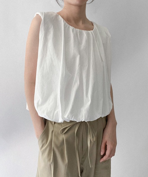 on:nue（オンニュ）の「【on:nue】ギャザーネックボリュームクロップドブラウス（シャツ/ブラウス・レディース・ホワイト/ブラック・FREE）」の15枚目の写真