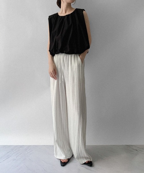 on:nue（オンニュ）の「【on:nue】ギャザーネックボリュームクロップドブラウス（シャツ/ブラウス・レディース・ホワイト/ブラック・FREE）」の21枚目の写真