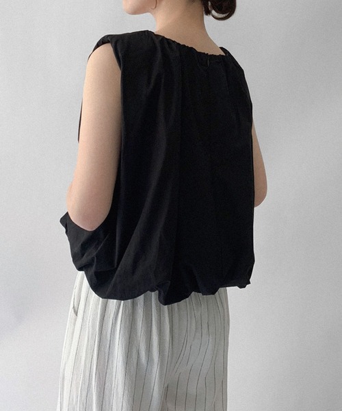 on:nue(オンニュ)の「【on:nue】ギャザーネックボリュームクロップドブラウス(シャツ/ブラウス・レディース・ホワイト/ブラック・FREE)」の21枚目の写真
