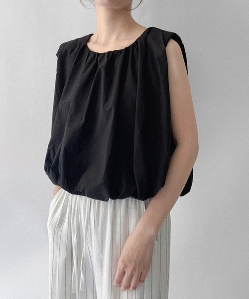 on:nue（オンニュ）の「【on:nue】ギャザーネックボリュームクロップドブラウス（シャツ/ブラウス・レディース・ホワイト/ブラック・FREE）」の20枚目の写真