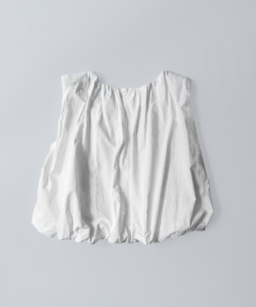 on:nue（オンニュ）の「【on:nue】ギャザーネックボリュームクロップドブラウス（シャツ/ブラウス・レディース・ホワイト/ブラック・FREE）」の4枚目の写真
