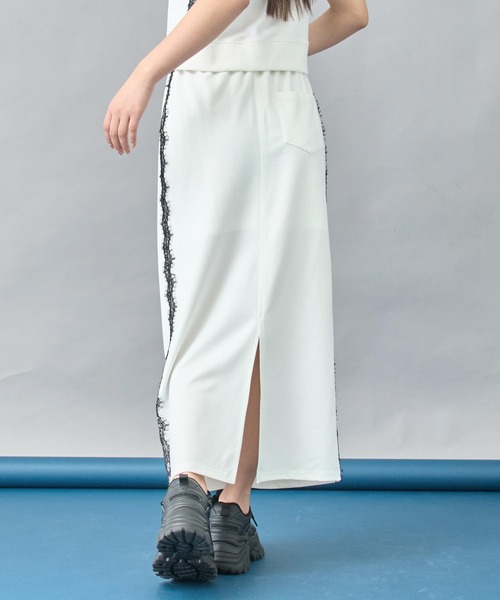 ANAP(アナップ)の「サイド レース ライン ジャージ ブルゾン × ロング スカート セットアップ(セットアップ・レディース・ブラック/ホワイト・XS/S)」の19枚目の写真