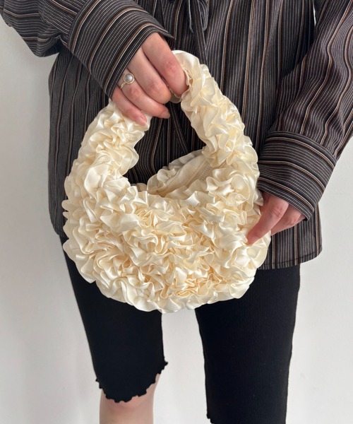 FUULLY STUDIO(フーリィーステューディオ)の「サテンフリルミニBAG(ハンドバッグ・レディース・アイボリー/ブラック/レッド・FREE)」の2枚目の写真