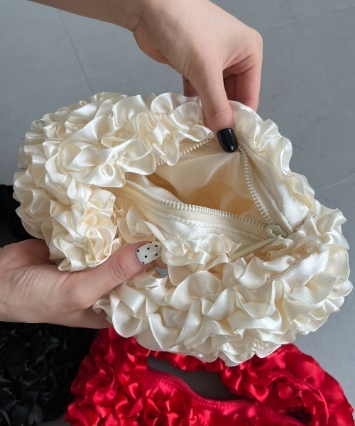 FUULLY STUDIO(フーリィーステューディオ)の「サテンフリルミニBAG(ハンドバッグ・レディース・アイボリー/ブラック/レッド・FREE)」の14枚目の写真