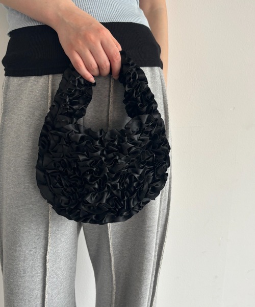 FUULLY STUDIO(フーリィーステューディオ)の「サテンフリルミニBAG(ハンドバッグ・レディース・アイボリー/ブラック/レッド・FREE)」の10枚目の写真