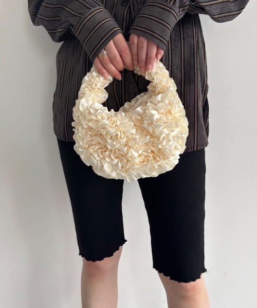 FUULLY STUDIO(フーリィーステューディオ)の「サテンフリルミニBAG(ハンドバッグ・レディース・アイボリー/ブラック/レッド・FREE)」の4枚目の写真