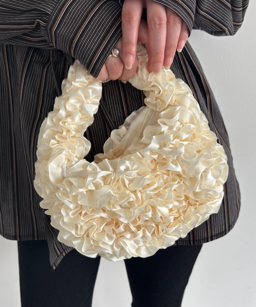 FUULLY STUDIO(フーリィーステューディオ)の「サテンフリルミニBAG(ハンドバッグ・レディース・アイボリー/ブラック/レッド・FREE)」の7枚目の写真