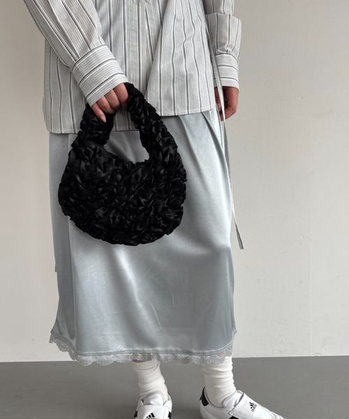 FUULLY STUDIO(フーリィーステューディオ)の「サテンフリルミニBAG(ハンドバッグ・レディース・アイボリー/ブラック/レッド・FREE)」の12枚目の写真