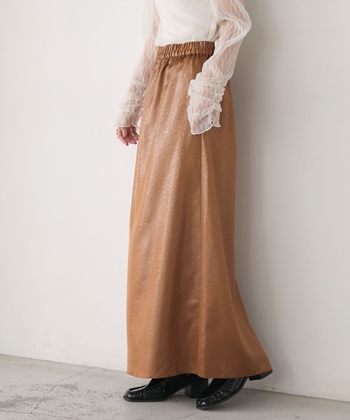 forksy.(フォルクシー)の「【forksy.】バックスリットサテンロングスカート(スカート・レディース・ブラウン/キャメル/ブラック・FREE)」の3枚目の写真