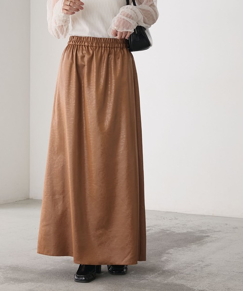 forksy.(フォルクシー)の「【forksy.】バックスリットサテンロングスカート(スカート・レディース・ブラウン/キャメル/ブラック・FREE)」の22枚目の写真